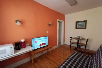 1br Apt walk to Mcphs, Wpi, St Vincent Hospital
