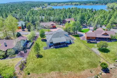 Image de Papa's Place - Modern Rainbow Lake Home w/Ac, Game Room, Furnished Deck & Bbq