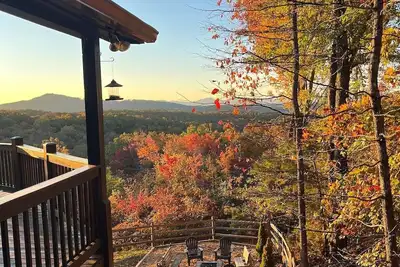 Image de The Cozy Cub \"A Blue Ridge Mtn view to remember\"
