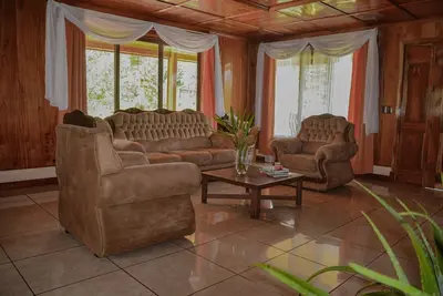 Image de Spacious and comfortable house surrounded by nature