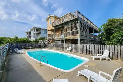 Image de Ann's Getaway - Oceanside home just steps from the ocean w/private pool!