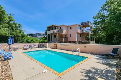 Image de Bright and airy beach home just steps from the beach