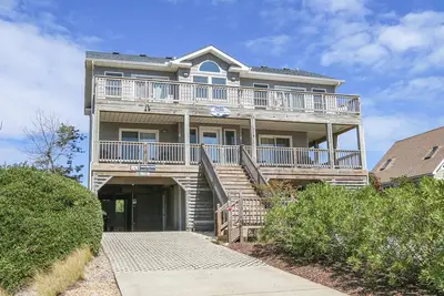 Image de “Hank's Hideaway” is a classic, coastal cottage, located just 341 yards to the beach!