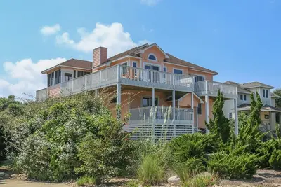 Image de Wake up here to beautiful top-floor ocean views!