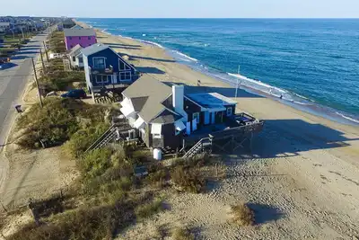 Image de Charming and cozy one level classic beach cottage!