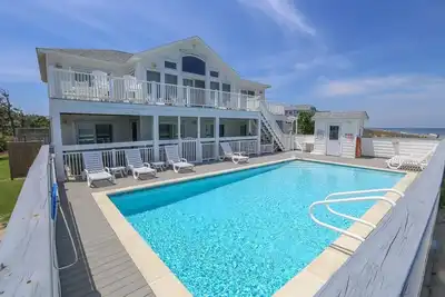 Image de Wake up to an Outer Banks sunrise from this luxurious oceanfront home