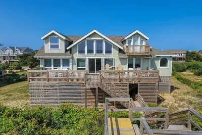 Image de Carolina Dreamin' - Oceanfront 5 Br Home with community pool - Dogs Allowed