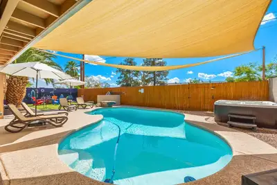 Image de Chilled & Covered Pool + Hot Tub + Fire Pit - Scottsdale Tempe Desert Oasis