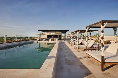 Image de Bask in Modern Style Comfort! 4 Spacious Units w/ Kitchenette, Free Parking