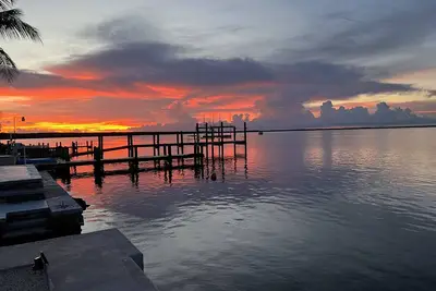 Image de Bayfront Paradise! Home right on the bay with Epic unobstructed sunset views!