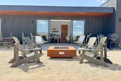 Image de Modern 2 Bed 2 bath House near downtown Joshua Tree! Stunning views