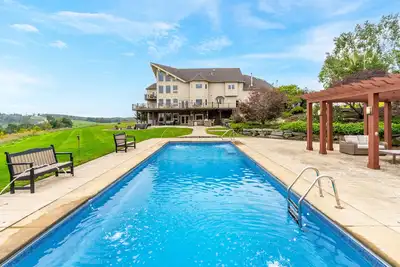 Image de Pool\/Hot tub\/Fire Pit\/Theater+Game Rms\/Epic Views\/8 bdrm 5 bath Estate Sleeps 22