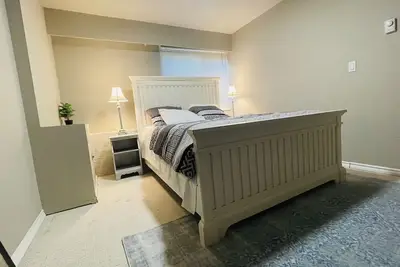 Image de Entire suite with full kitchen and parking