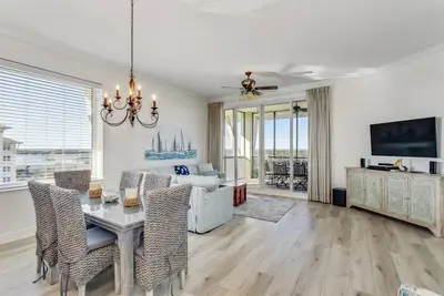 Image de 10th Floor Condo w/Spectacular Views | Free Golf, Tennis, Private Beach Club, Heated Pool, Spa & Gym