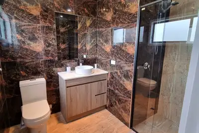 Image de 5 minutes from the beach. \nFamily sized with full kitchen and facilities
