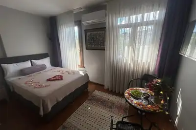 Image de Nice and cozy hotel. Quite rooms. Close to Taksim square. Very good breakfast.