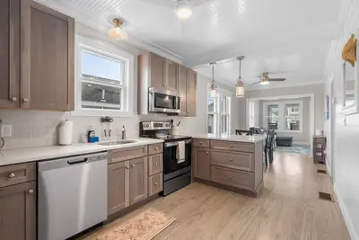 Image de #34- Stunning-Newly Remodeled