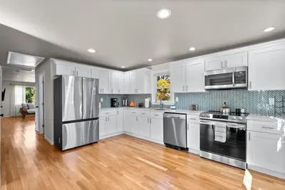 Image de #26 Beautifully Renovated 2 Br Home