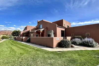 Image de Moab Rim Views I Garage I Pool & Hot Tub I Pet-Friendly I Trailer Parking