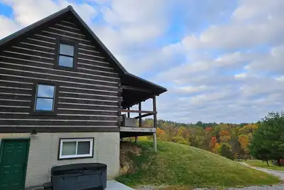 Image de 10 miles-Lake Logan, Pet friendly, hottub, firepit