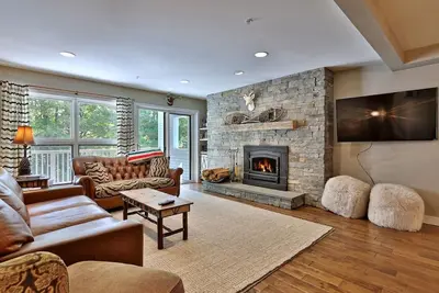 Image de Upscale condo with modern touches just a ski home for lunch