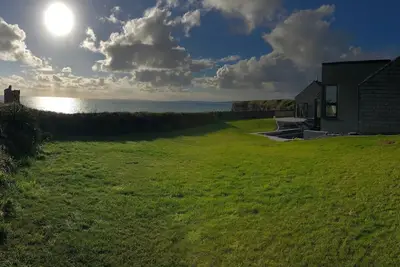 Image de Set on the Wild Atlantic Way, modern house offering total luxury.