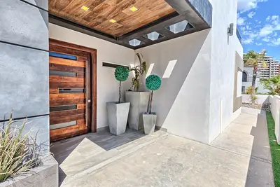 Image de Casa Omg: Premier Ocean Front Home on Sandy Beach with pool and jacuzzi