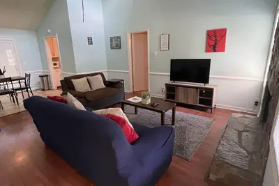 Image de Wonderful 3/2 with large enclosed yard for pets.