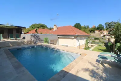 Image de Propriété de standing avec piscine chauffée / clim / Fibre / garage Dans Sarlat
