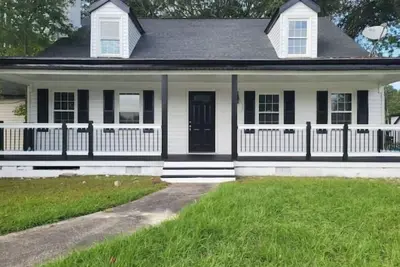 Image de Newly Renovated Luxurious Home