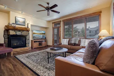 Image de Cl3209 | Newly Listed | Close to Skiing | Perfect for Couples | Winter Shuttle