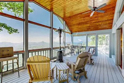 Image de Darby Cottage - Incredible views from this 2\/2 in Sapphire, Nc.