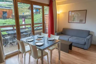 Image de 200m du centre station, étage -1, piscine, balcon, télévision, casier à ski, 24m², Les Orres