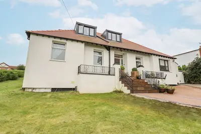 Image de Pine Lodge, pet friendly, with hot tub in Colwyn Bay