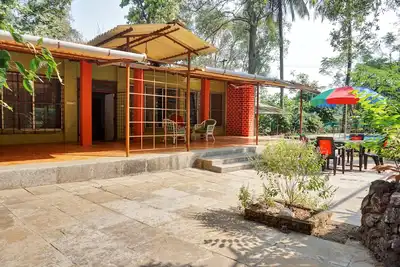 Image de Karjat Farmhouse 3 Bhk bungalow with pool & mountain to trek, hike in Nature.