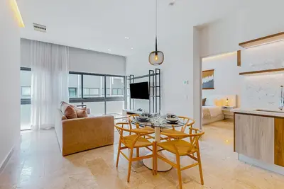 Image de Sleek apartment with walk-in showers, central Ac, plunge pool, and ocean views
