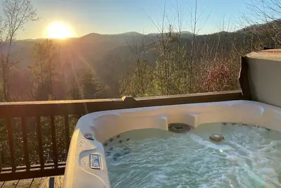 Image de Sunset Vista-Hot Tub-Wood Burning Fireplace
