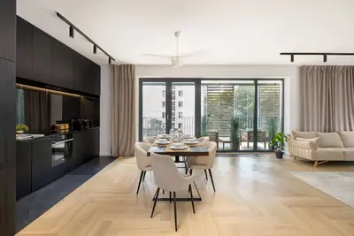Image de 3-Bedroom Luxurious Apartment with City View