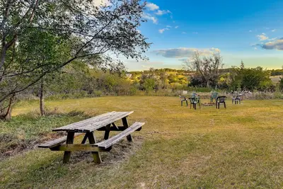 Image de Fort Calhoun Home w/ Screened Porch + Playground!