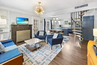 Image de Location! Minutes to Downtown and Folly Beach