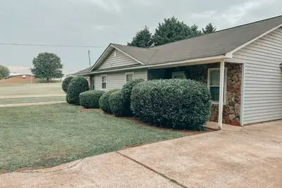 Image de Cozy Cedartown Retreat\n