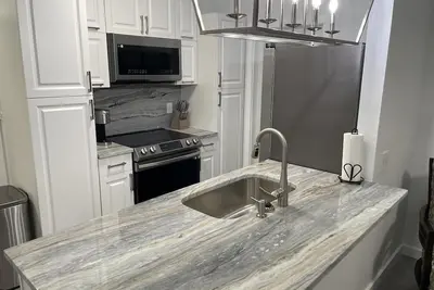 Image de Safety Harbor Hide Away’s newest addition! Introducing ‘The Manhattan’!