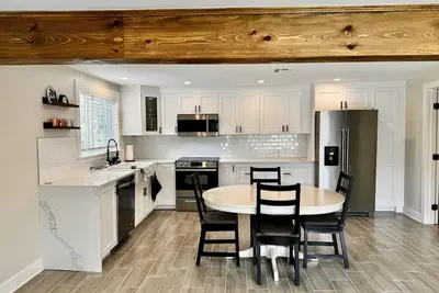 Image de Newly updated cottage located walking distance to Downtown Ft. Myers