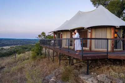 Image de Luxury Safari Tents on 96 acres in the Texas Hill Country