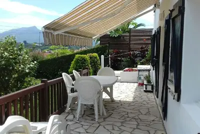 Image de appartement au calme, vue montagne, prés de la baie de st jean de luz