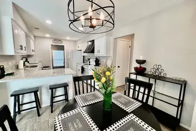 Image de 4br Universal City • Furnished Relocation Stay • Near Randolph Afb • Wi-Fi • W/D