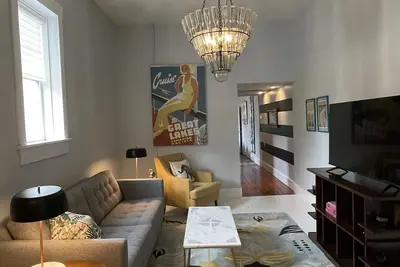 Image de Historic loft apartment in downtown Frankfort, Two blocks from Lake Michigan!