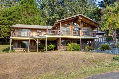 Image de Tree-Lined Gold Beach Retreat w/ Multiple Decks!
