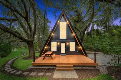 Image de Cozy A-Frame Retreat w hot tub! Private property close to great hiking trails!