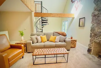 Image de Hillside Hideaway in Marietta, Oh: 4 beds, 2 baths, stunning views! \n\n\n\n